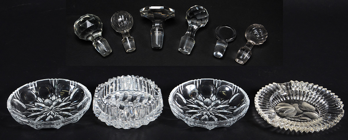 Dez peças de cristal, sendo: 2 cinzeiros (diâmetros 12,5 cm e 16 cm)...