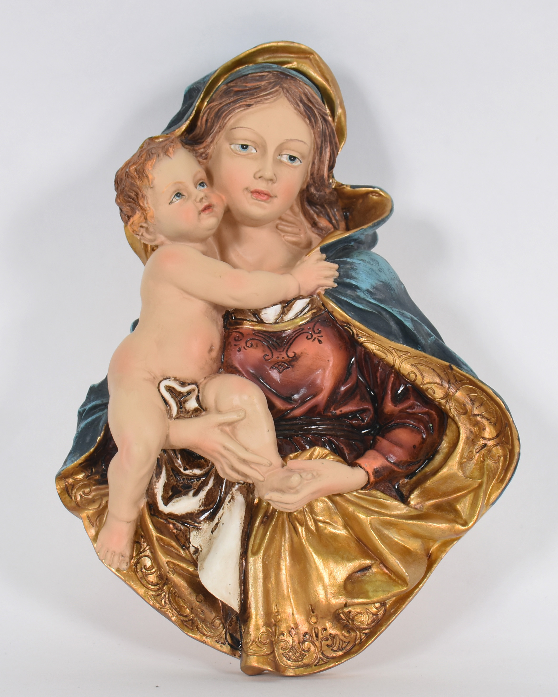 Placa de resina representando N. sra com menino Jesus . - foto 1 de 3