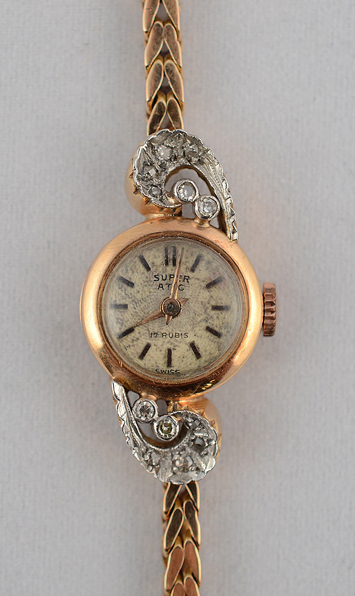 Antigo relógio feminino em ouro 18 k e brilhantes. Peso total 19,5 g... - foto 1 de 3