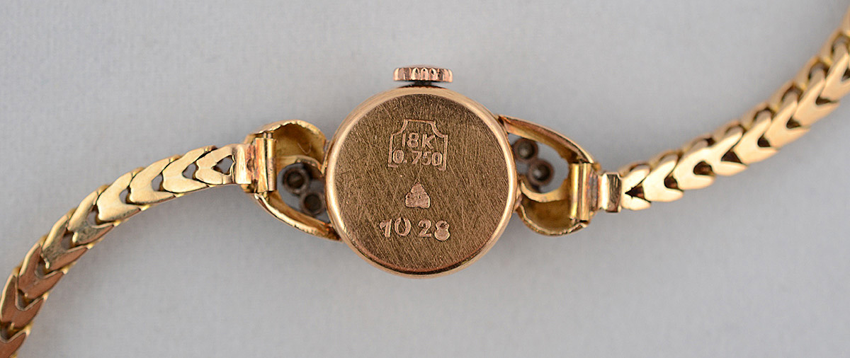 Antigo relógio feminino em ouro 18 k e brilhantes. Peso total 19,5 g... - foto 3 de 3