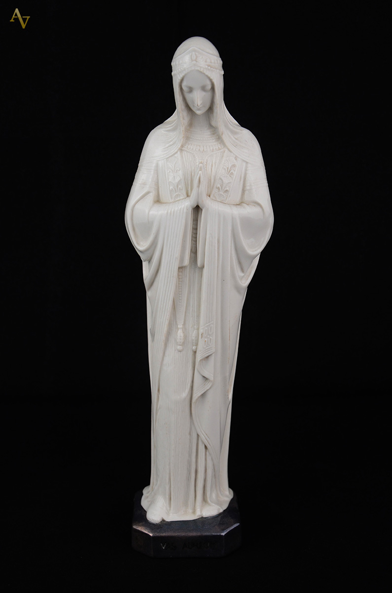 Escultura de porcelana branca alemã Laach representando Santa. Altura... - foto 1 de 2
