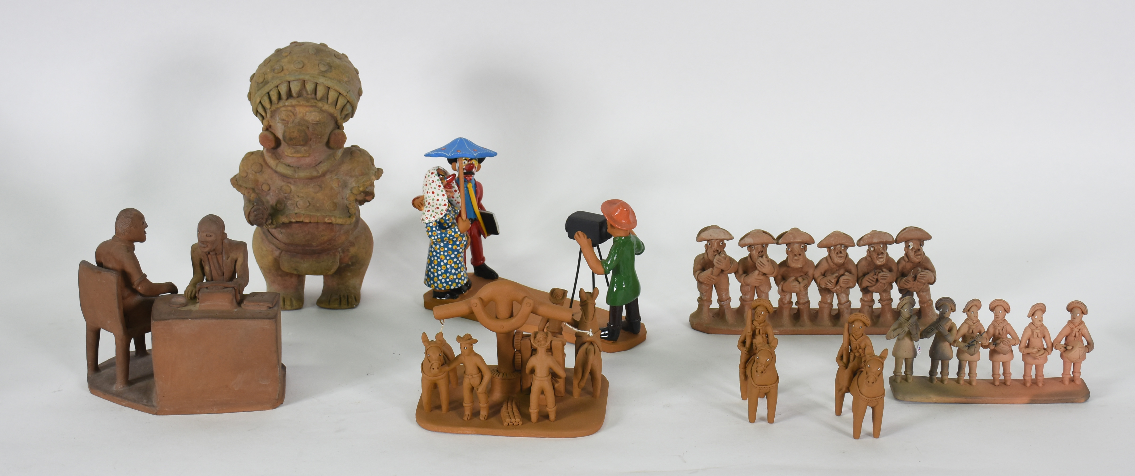 Oito peças de barro, Arte popular, diversos artistas. Algumas... - foto 1 de 10