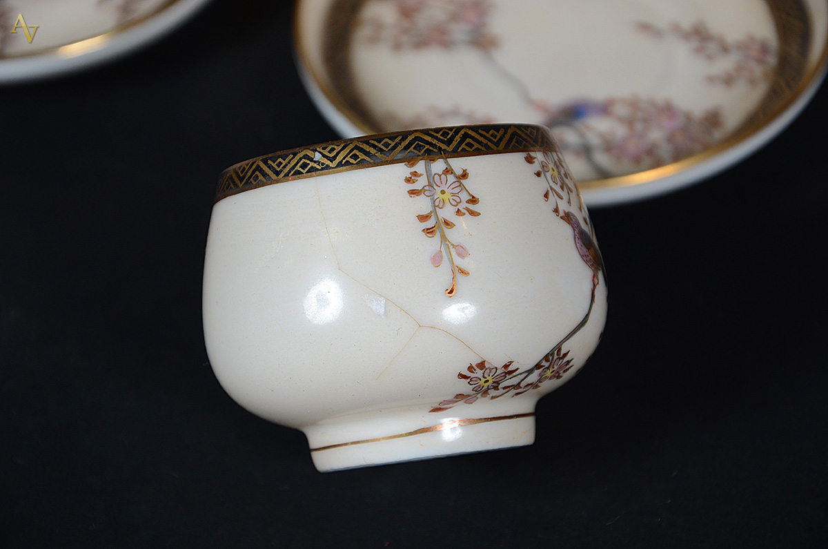 Dois serviços para chá e café, sendo um de porcelana oriental com 3... - foto 2 de 2