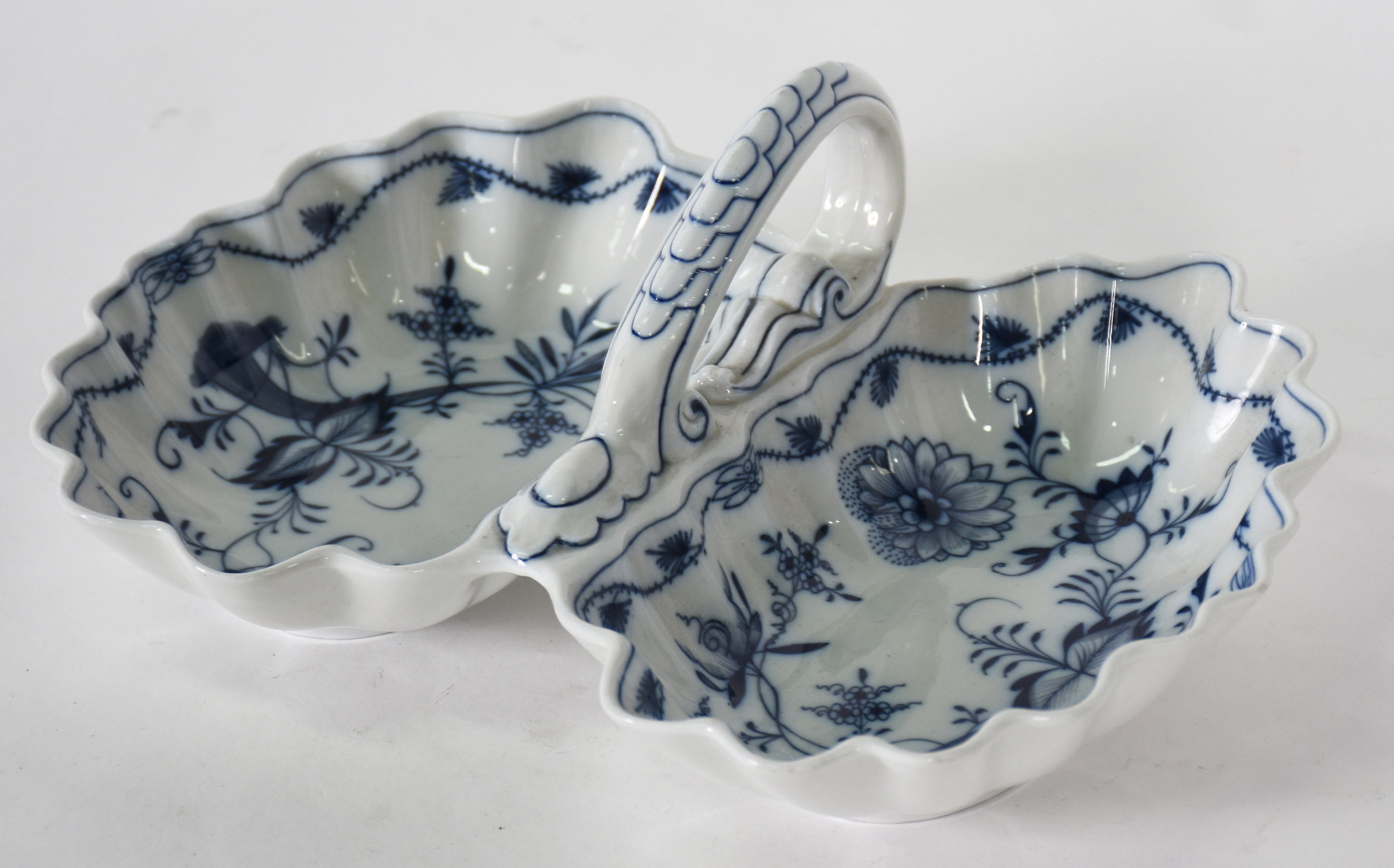 Porta petiscos de porcelana alemã de Meissen , nas cores azul e... - foto 1 de 4