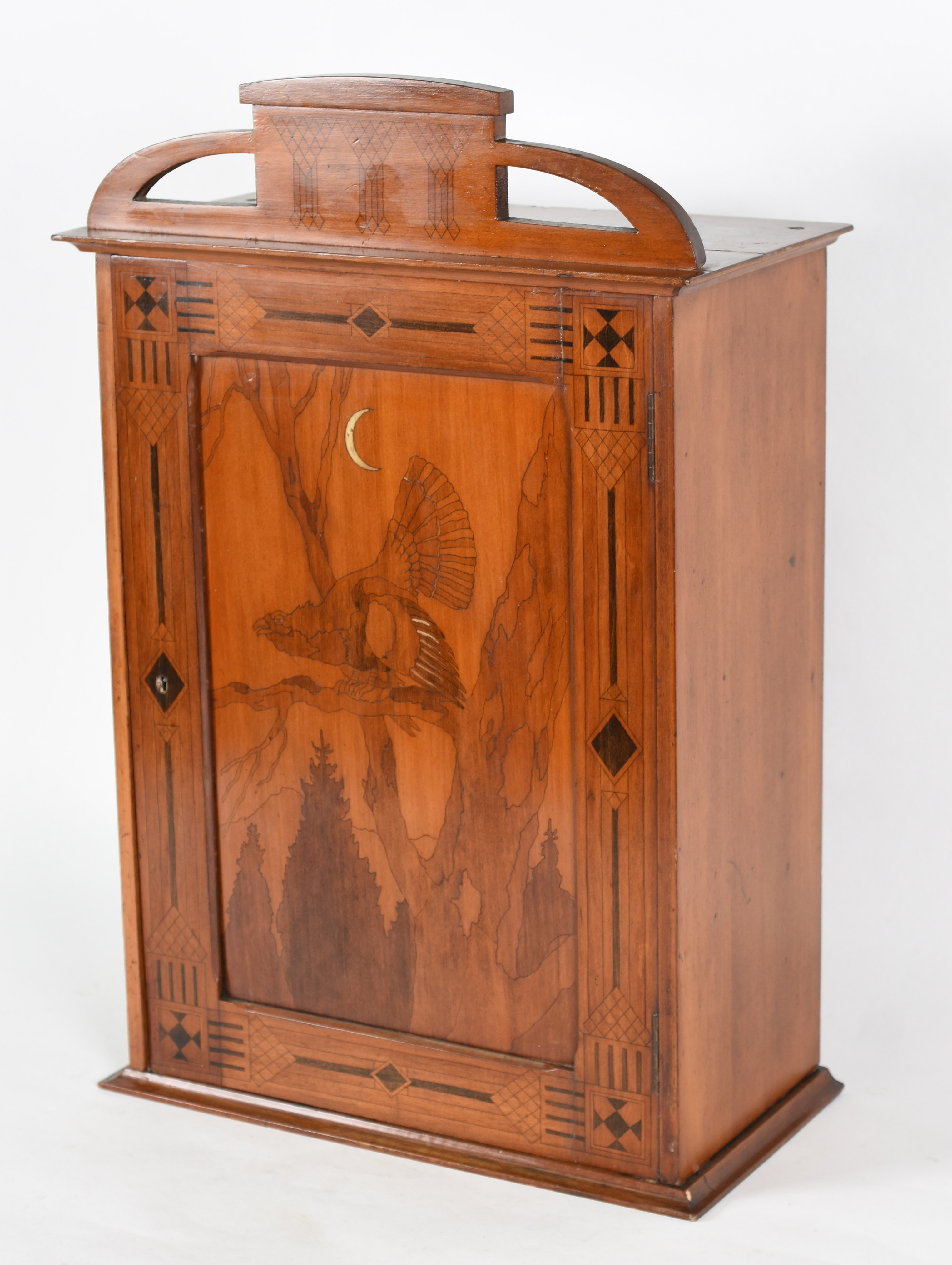 Pequeno armário de madeira nobre, estilo Art Nouveau, porta com... - foto 2 de 5