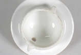 Serviço para café de porcelana europeia decorad... - Serviço para café de porcelana europeia decorada com paisagens e castelos em policromia e frisos dourados, composto de 6 xícaras com pires , lei...