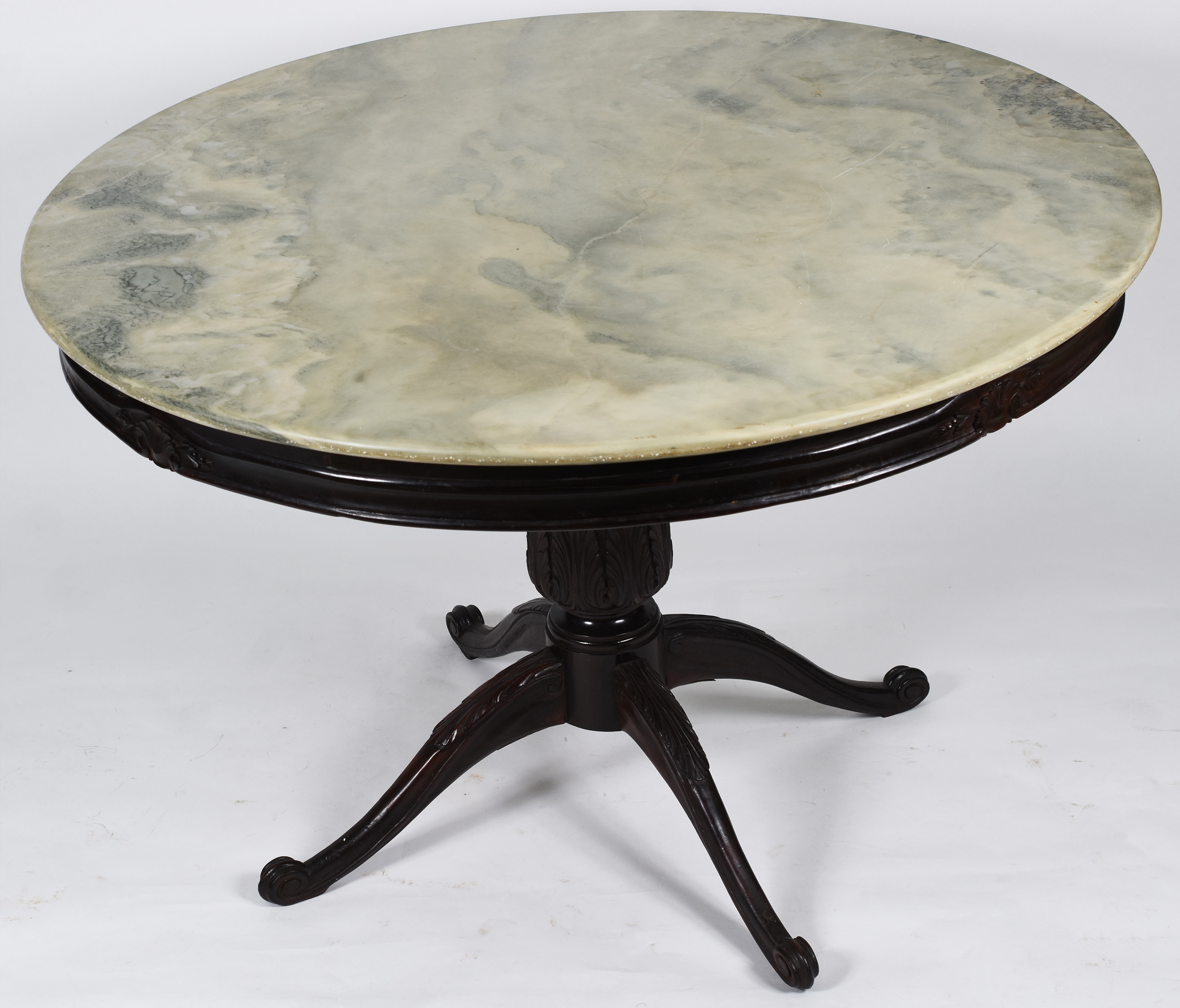 Mesa de jantar com tampo de mármore , acompanham 4 cadeiras medalhão... - foto 2 de 9