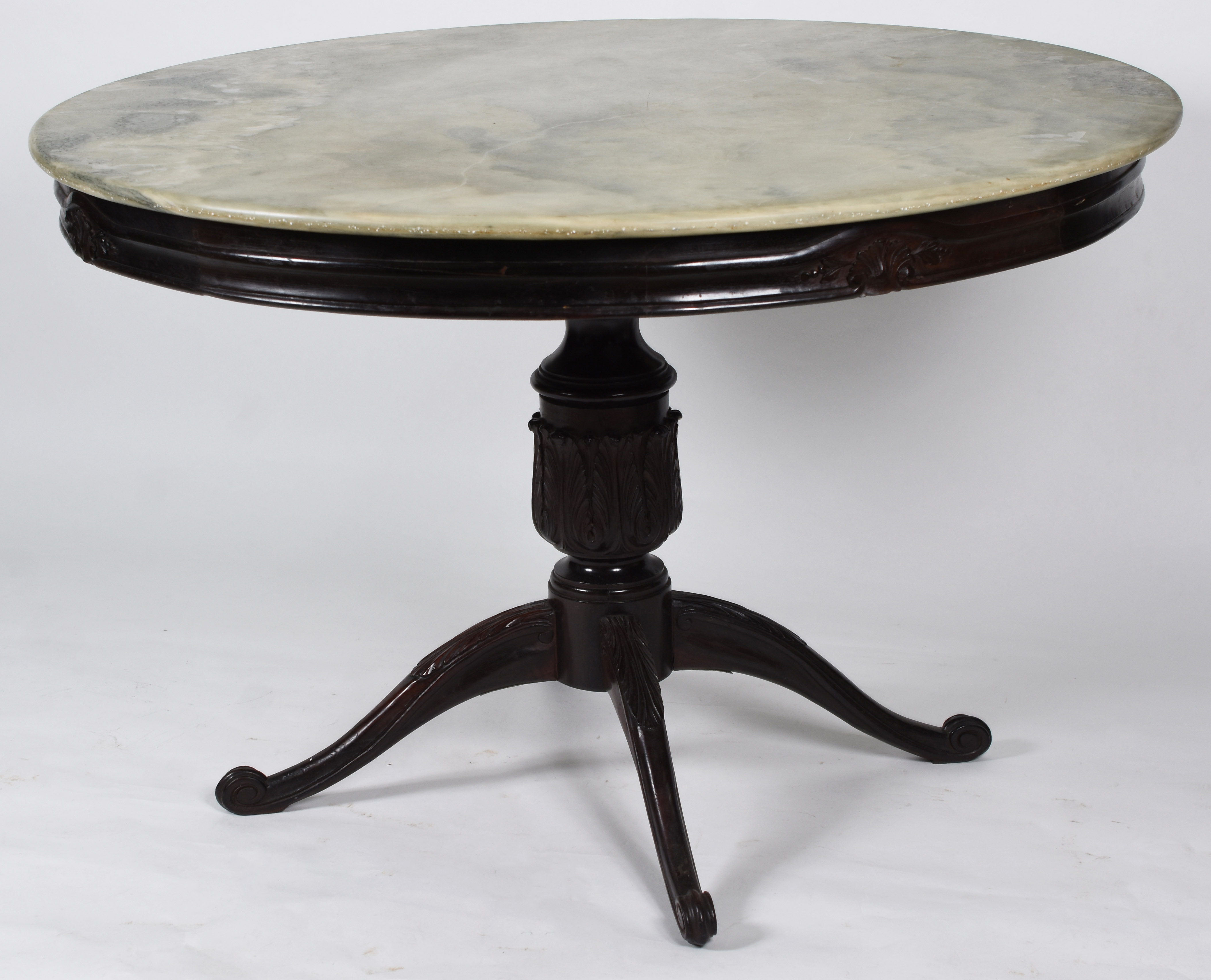 Mesa de jantar com tampo de mármore , acompanham 4 cadeiras medalhão... - foto 3 de 9