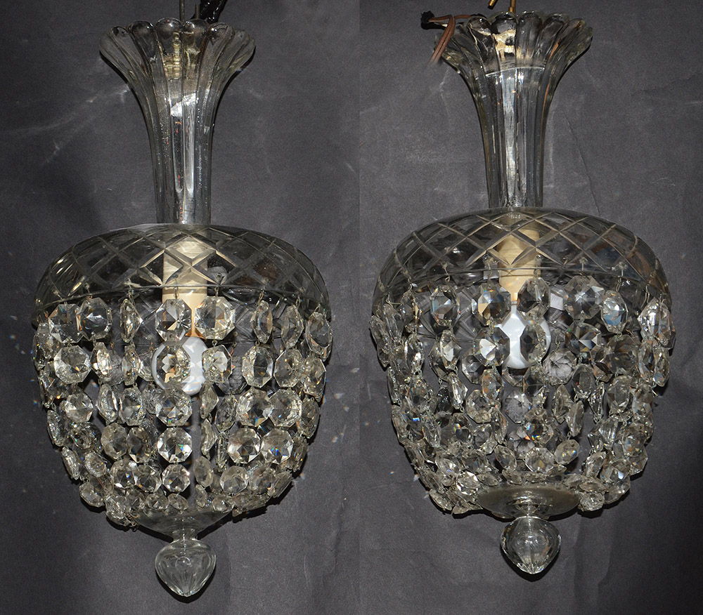 Dois lustres de cristal feitio pera. Altura 45 cm cada (falta um fio...