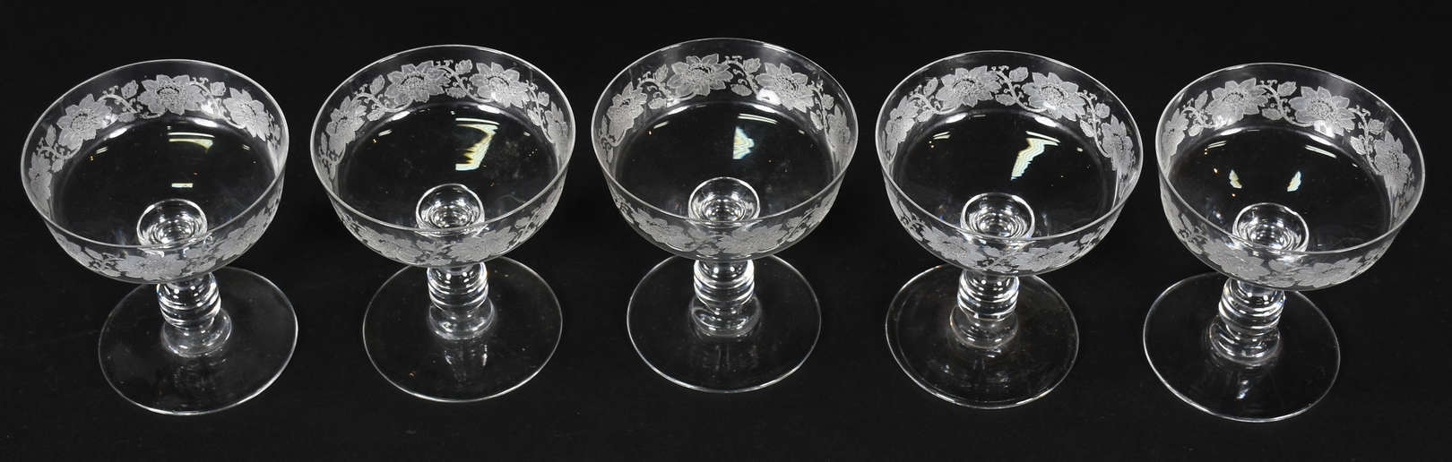 Dez taças de champagne de cristal com flores lavradas - foto 2 de 2