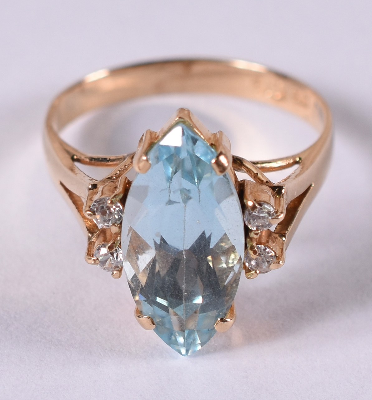 Anel de ouro 18 k amarelo com brilhante e pedra topázio . Aro 15. (... - foto 1 de 4
