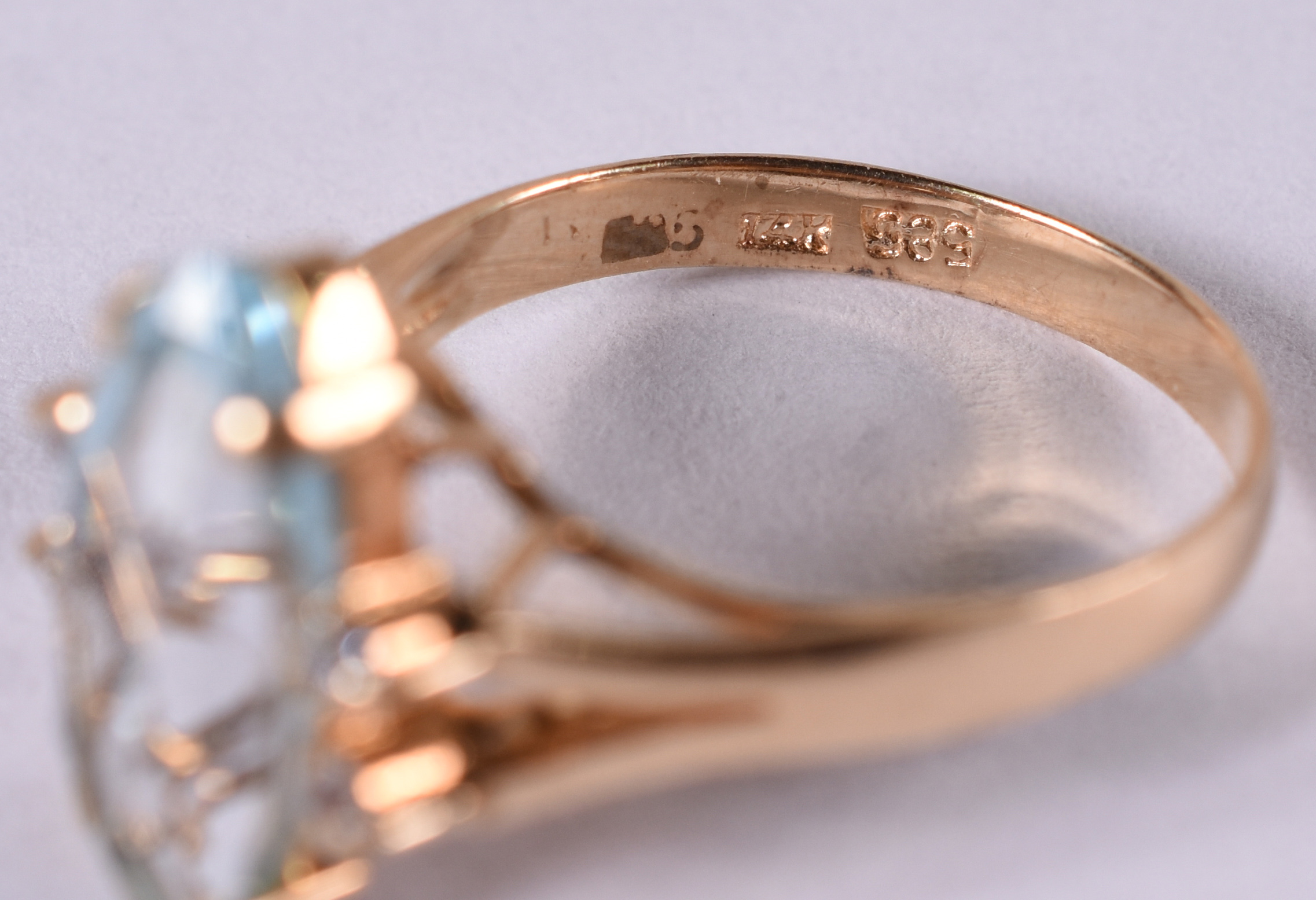 Anel de ouro 18 k amarelo com brilhante e pedra topázio . Aro 15. (... - foto 3 de 4