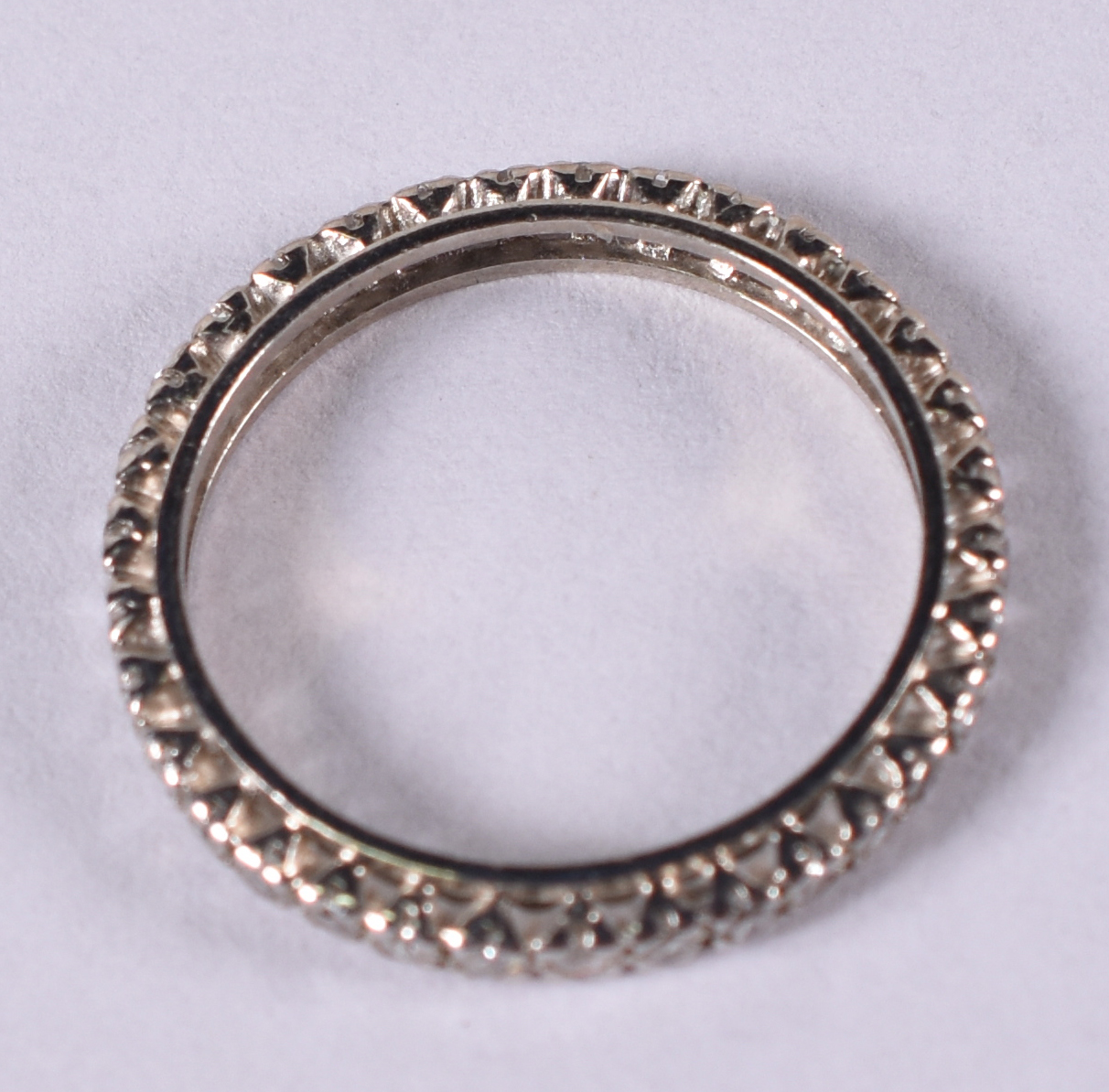 Aliança completa de ouro 18 k branco com 32 brilhantes. Aro 15 ( Por... - foto 2 de 3