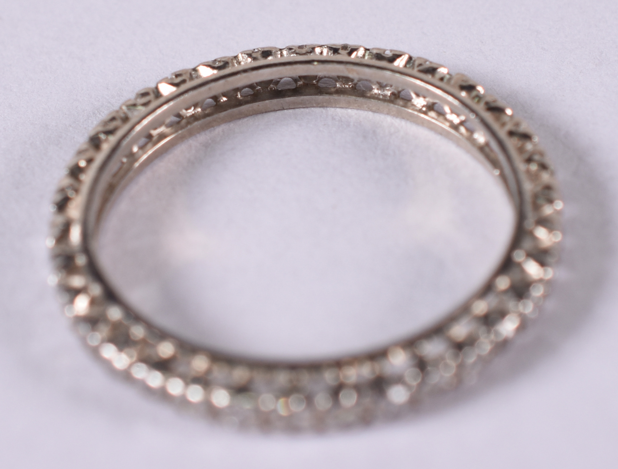 Aliança completa de ouro 18 k branco com 32 brilhantes. Aro 15 ( Por... - foto 3 de 3