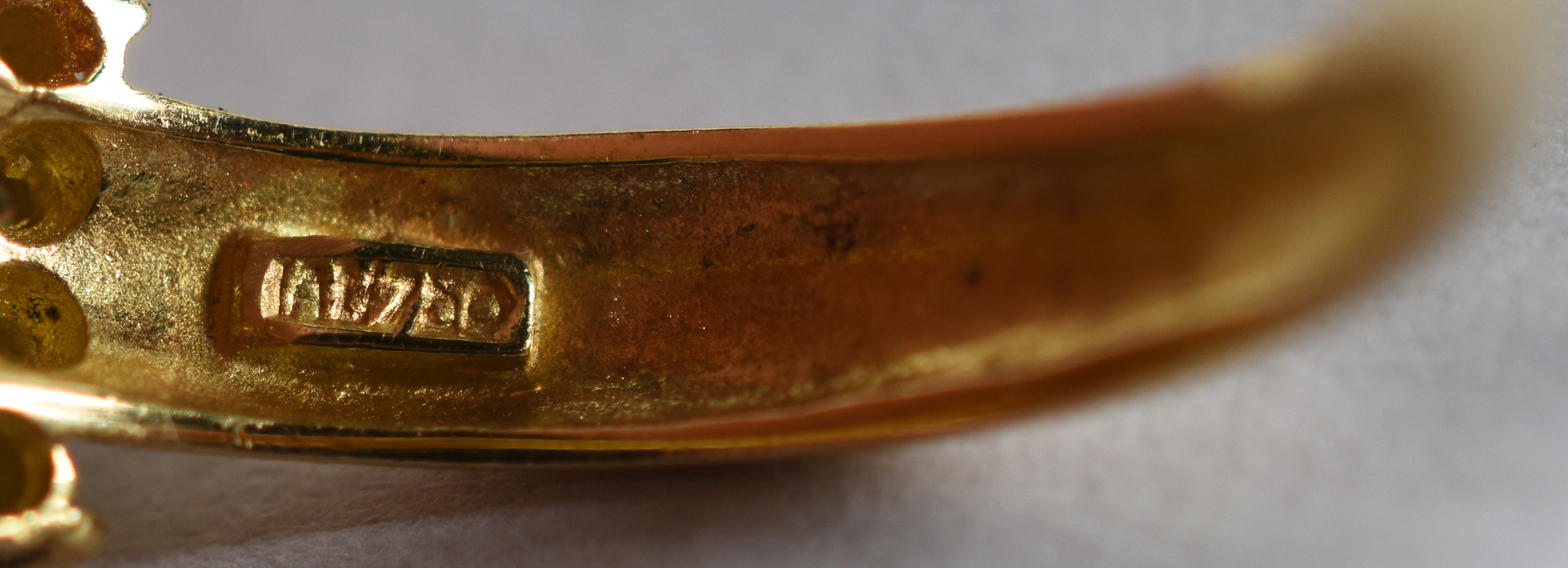 Anel de ouro 18 amarelo 18 k com 10 brilhantes e esmeralda .Aro 15 (... - foto 4 de 5