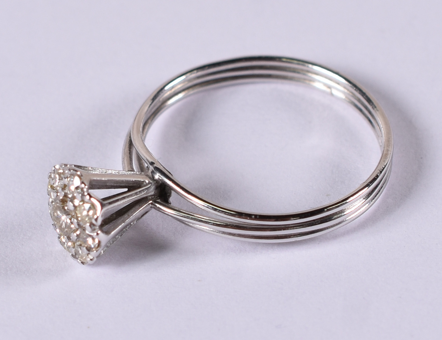 Anel de ouro branco 18 k tipo chuveiro com 10 brilhantes de aprox... - foto 2 de 4