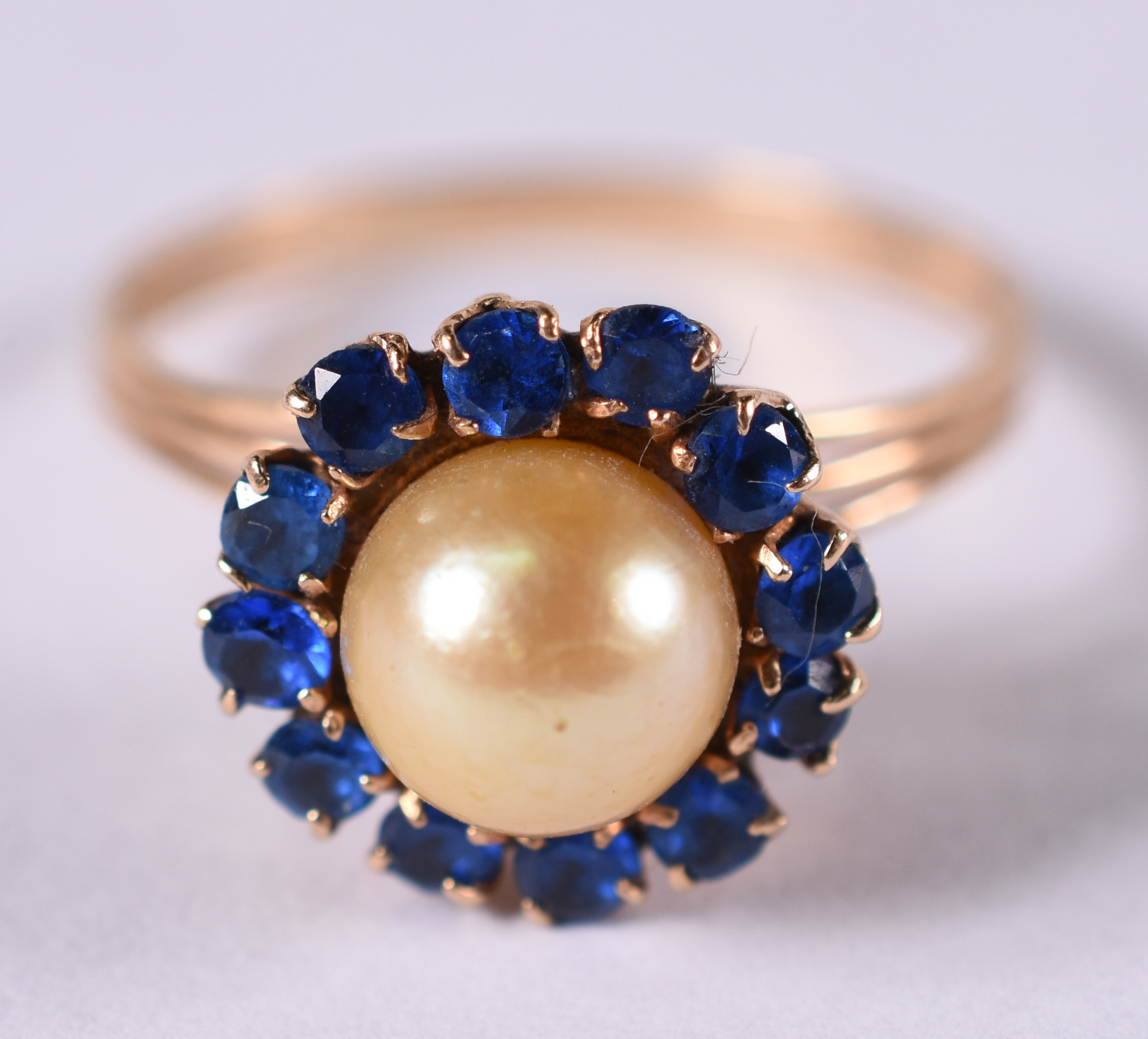Anel de ouro 18 k amarelo com pérola e pedras azuis . Aro 17 ( Por... - foto 1 de 3