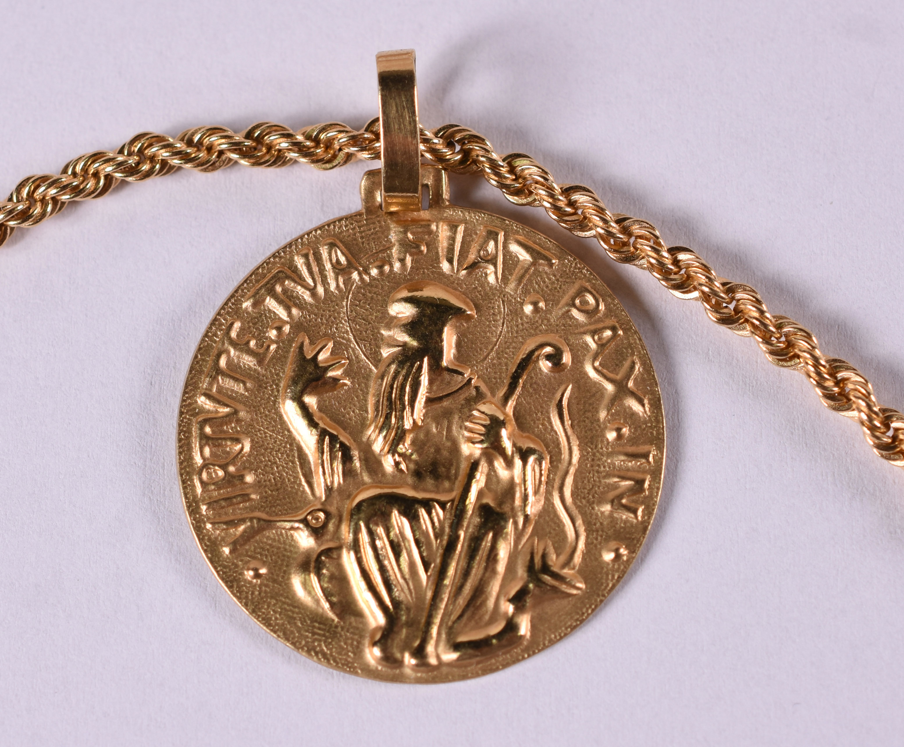 Gargantilha de ouro amarelo 18 k e pingente sacro . ( Por questão de... - foto 2 de 4