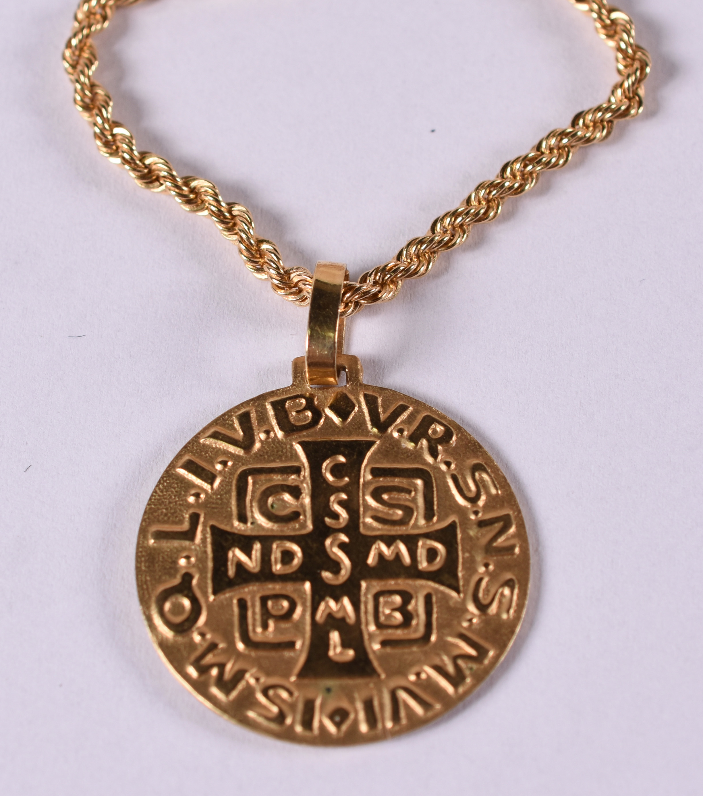 Gargantilha de ouro amarelo 18 k e pingente sacro . ( Por questão de... - foto 4 de 4