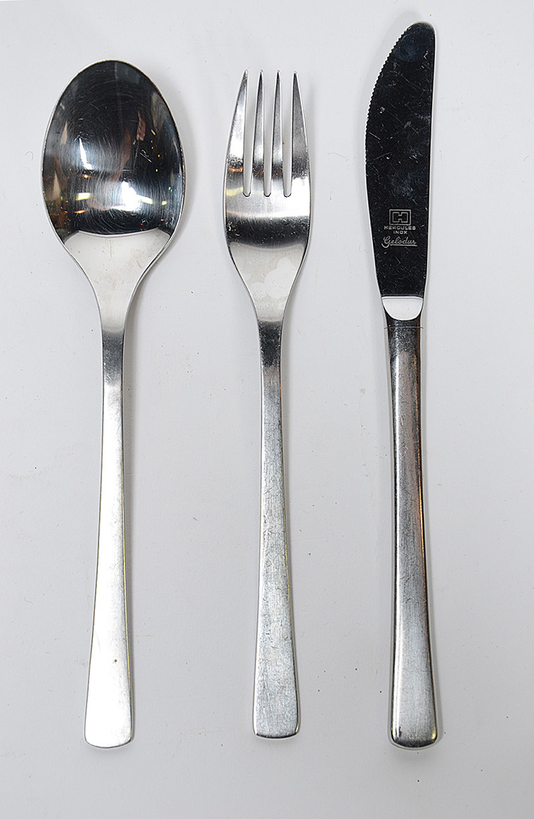 Faqueiro Hercules de inox, sendo: 10 facas e 10 garfos grandes, 9... - foto 2 de 2