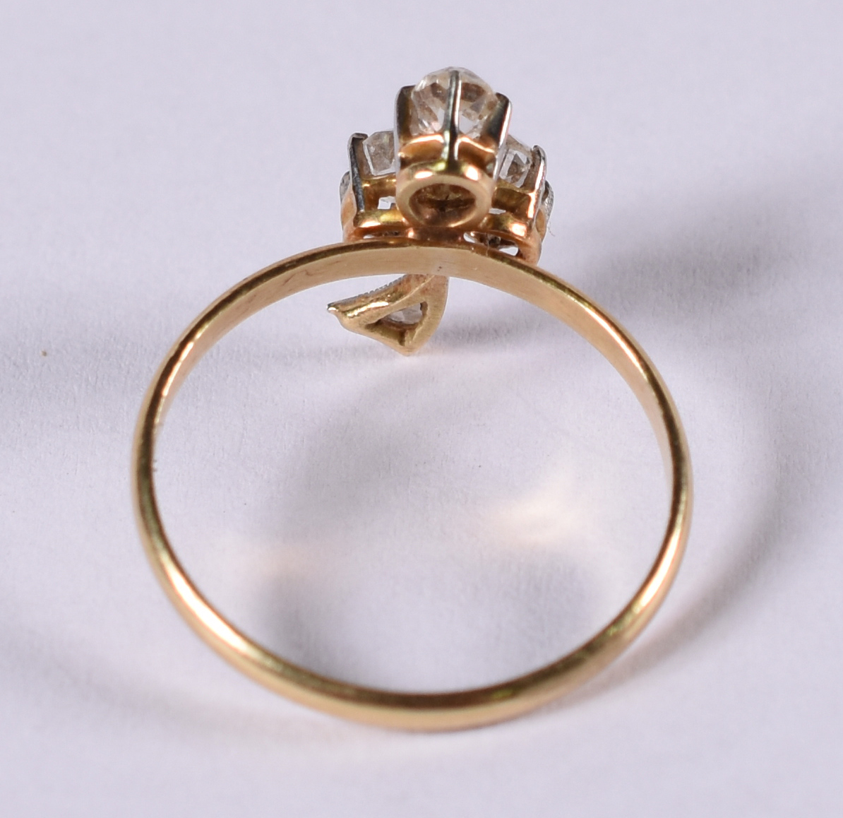 Anel de ouro amarelo 18 k com 3 brilhantes de aproximadamente 0,36 ct... - foto 1 de 3