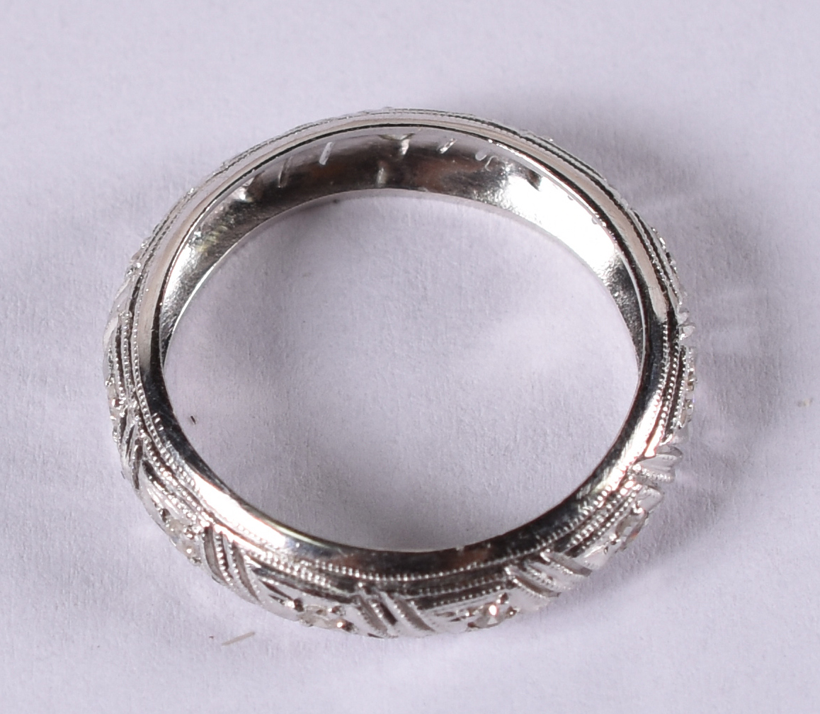 Anel Art Deco de ouro branco 18 k com 15 brilhantes . Aro 15 ( Por... - foto 2 de 3