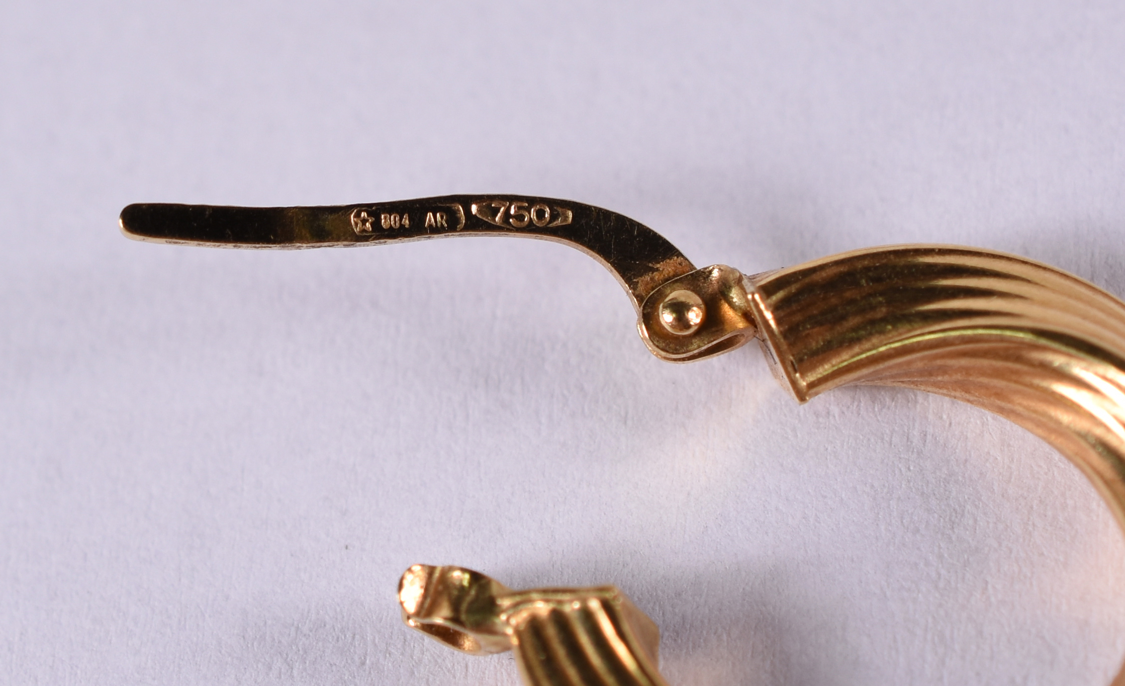 Par de brincos H. Stern de ouro amarelo 18 k .( Por questão de... - foto 3 de 3