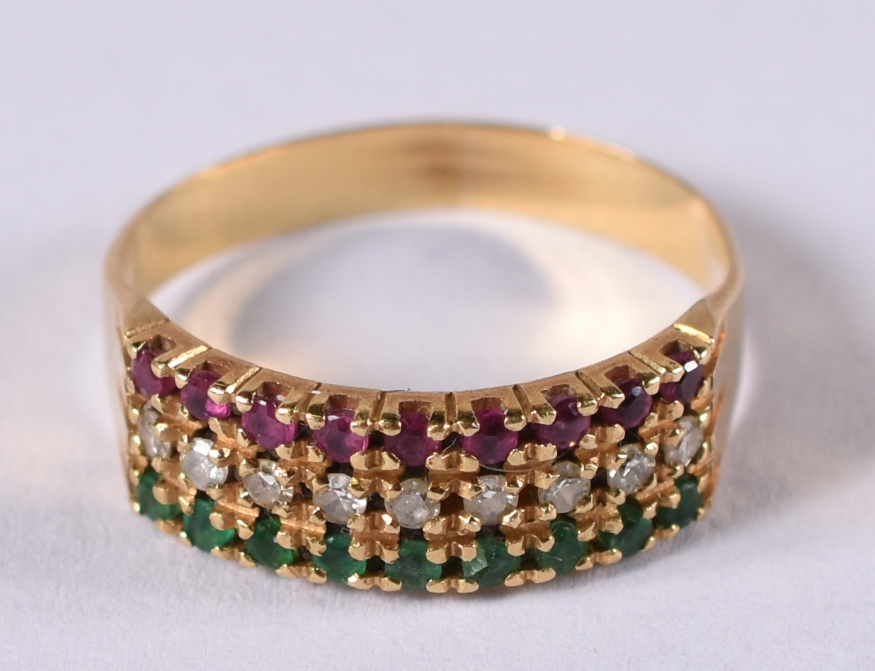 Anel de ouro amarelo 18 k com brilhante , esmeralda e rubilitas . Aro... - foto 1 de 4