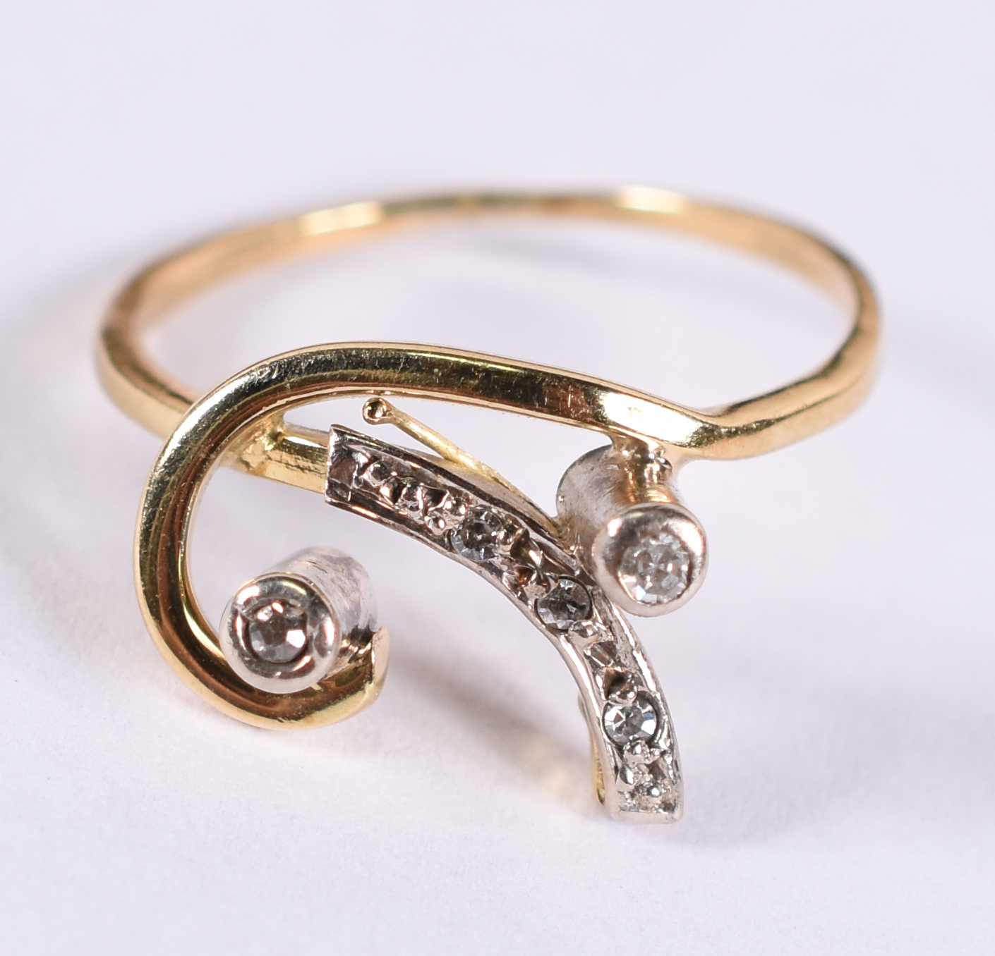 Anel de ouro 18 k e brilhantes aro 18 ( Por questão de segurança a... - foto 1 de 3