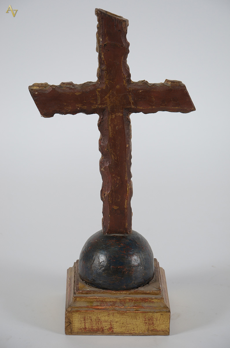 Antigo crucifixo de madeira dourada. Altura 43 cm. - foto 2 de 2