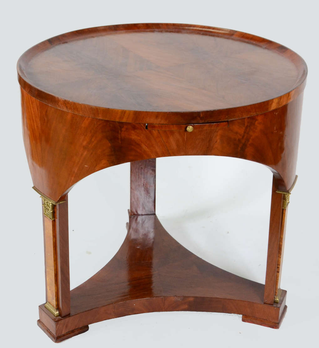 Mesa “Biedermeier” – Formato redondo – Madeira de lei – Trempe... - foto 1 de 3
