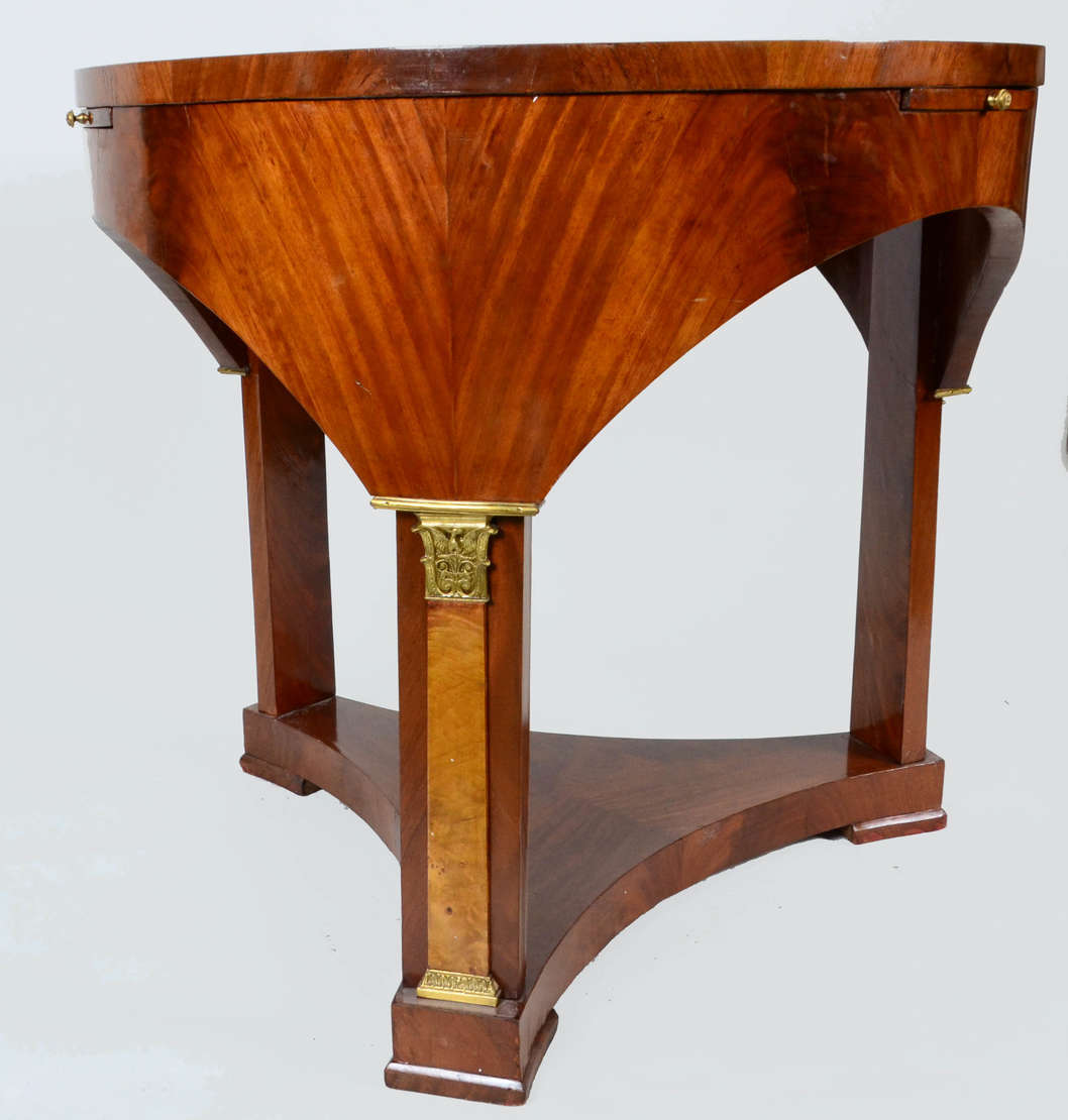 Mesa “Biedermeier” – Formato redondo – Madeira de lei – Trempe... - foto 3 de 3