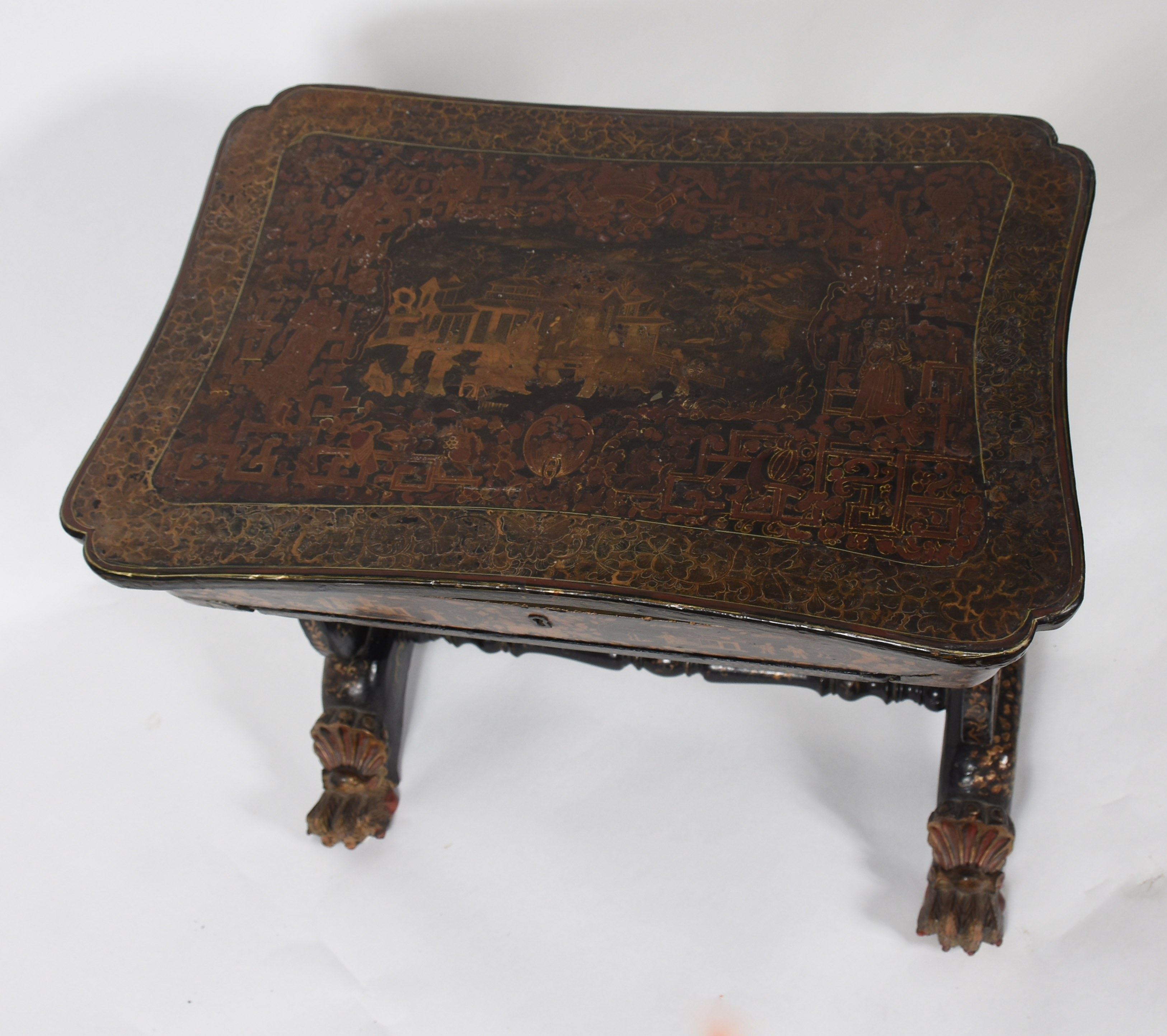 Mesa/costureiro “Chinoiserie” – Madeira laqueada em preto, vermelho e... - foto 3 de 5