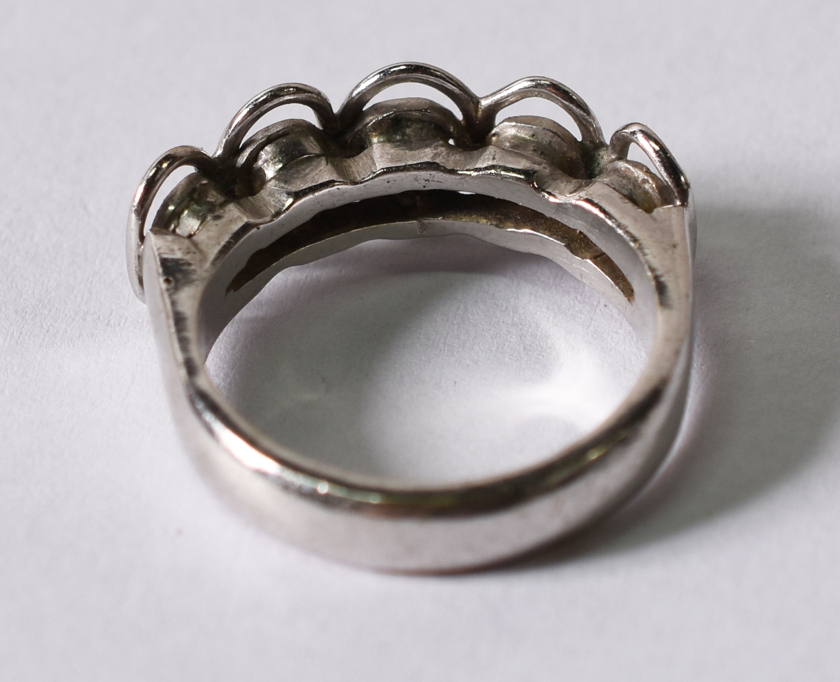 Anel de ouro branco 18 k com 5 brilhantes . Aro 20 ( Por questão de... - foto 3 de 3