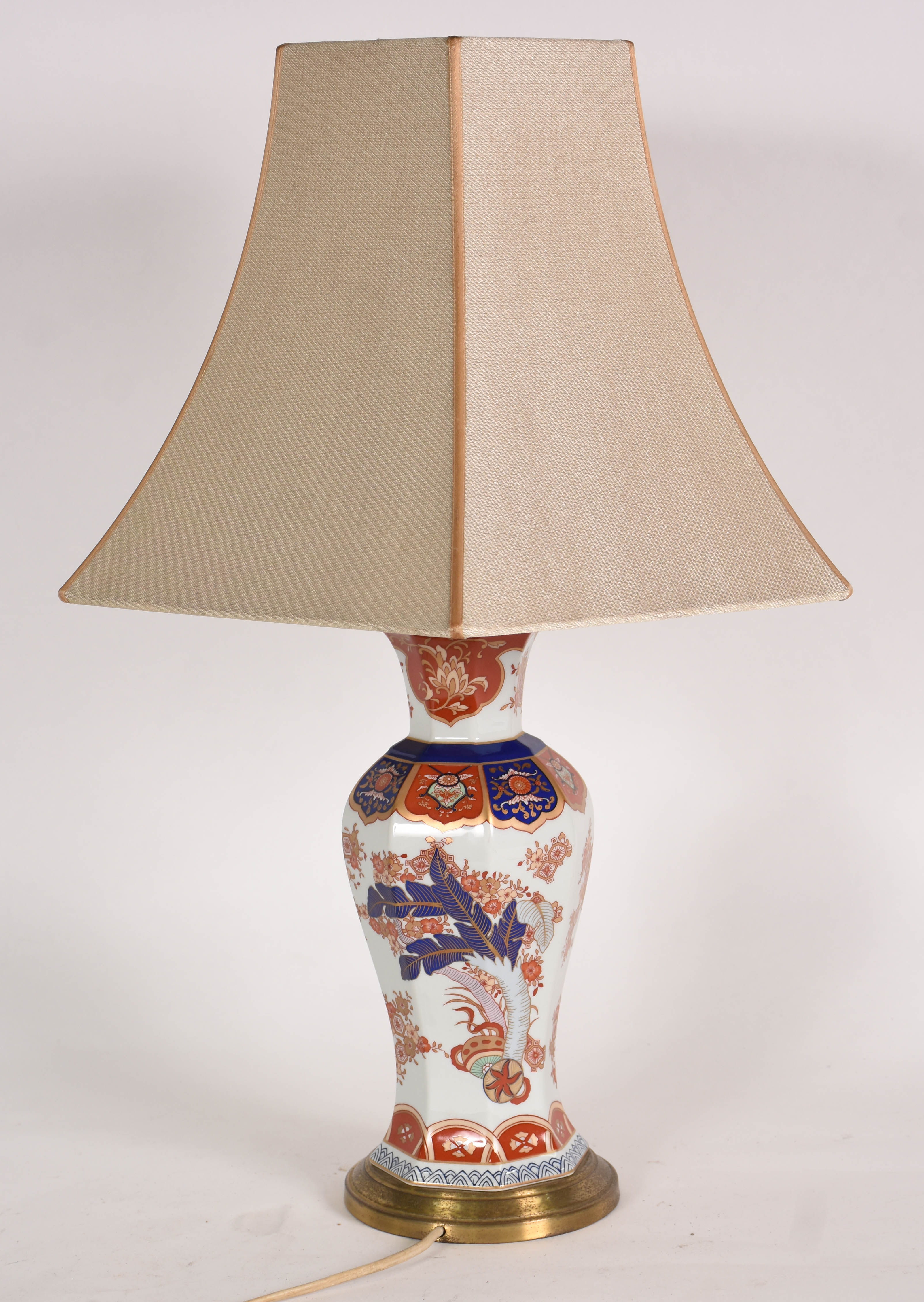 Abatjour de porcelana decorada ao gosto oriental Imari, acompanha... - foto 1 de 3