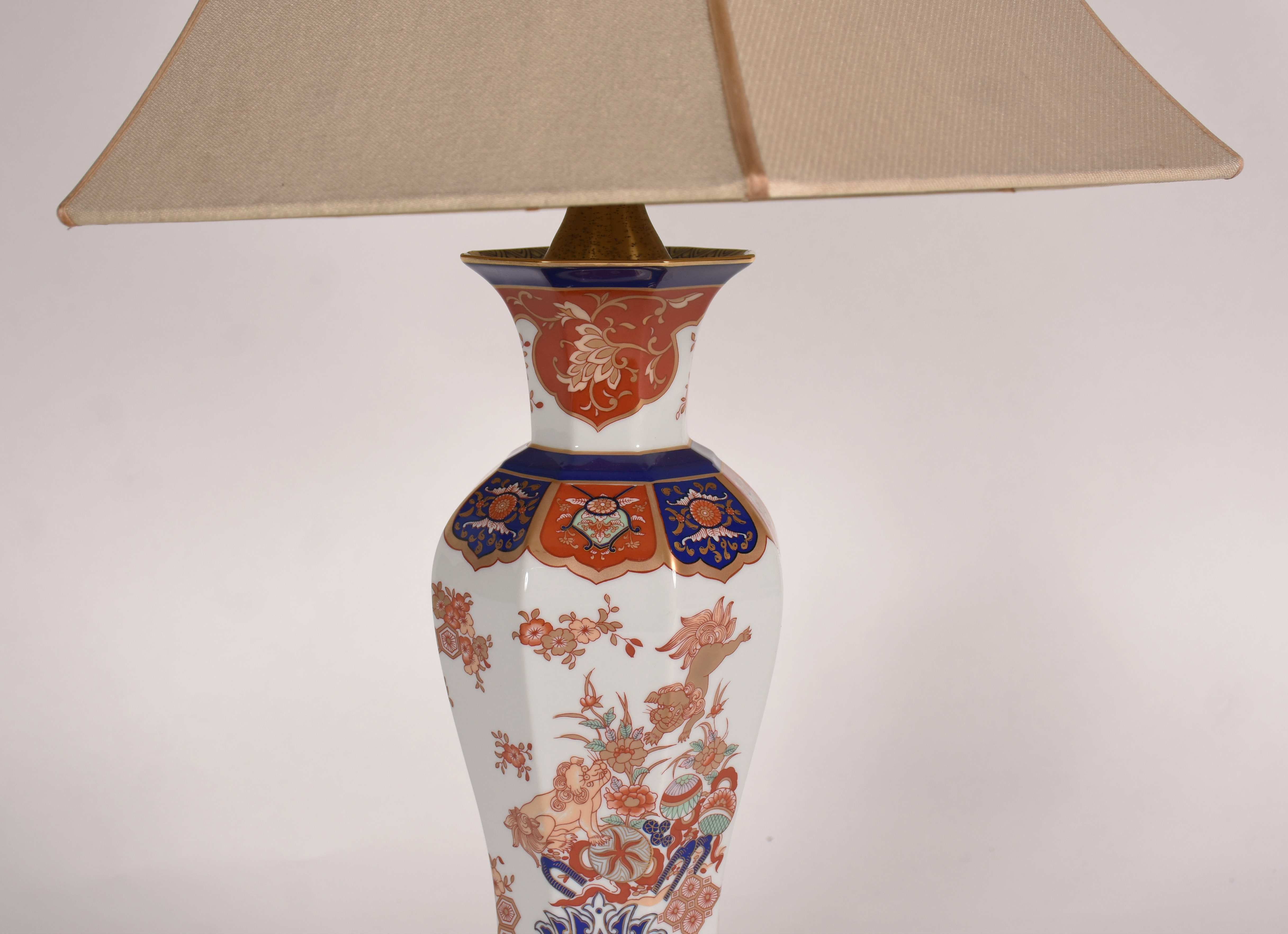 Abatjour de porcelana decorada ao gosto oriental Imari, acompanha... - foto 3 de 3