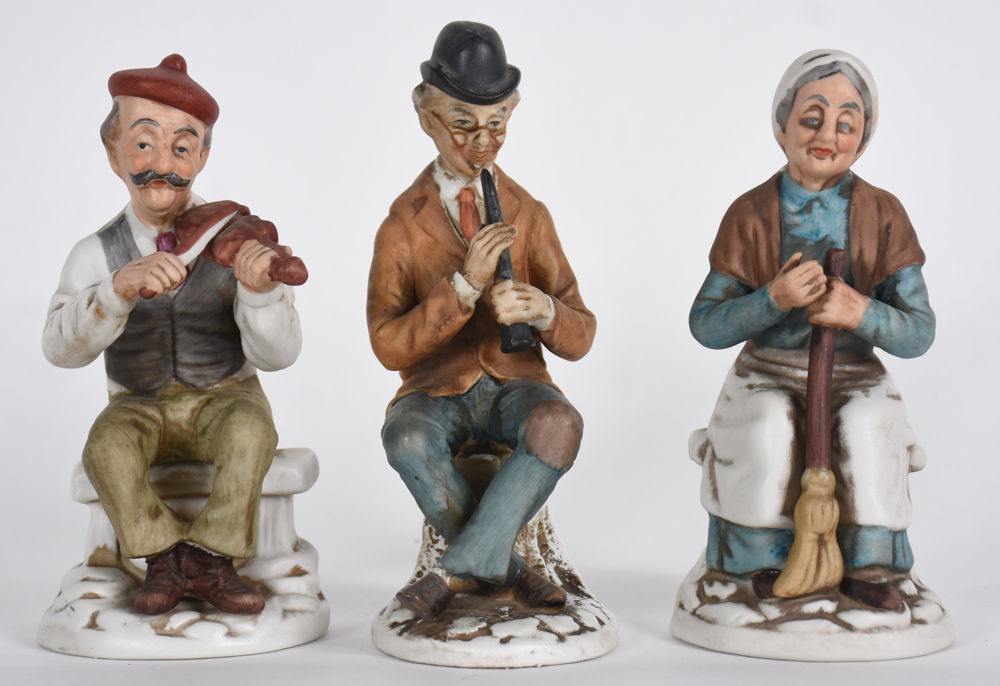 Três estatuetas de porcelana representando Músicos. - foto 1 de 5