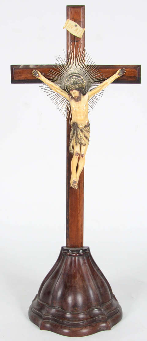 Arte Sacra – Crucifixo “Indo – português” – Cruz em madeira – Cristo... - foto 1 de 3
