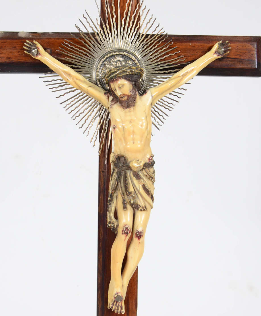 Arte Sacra – Crucifixo “Indo – português” – Cruz em madeira – Cristo... - foto 3 de 3