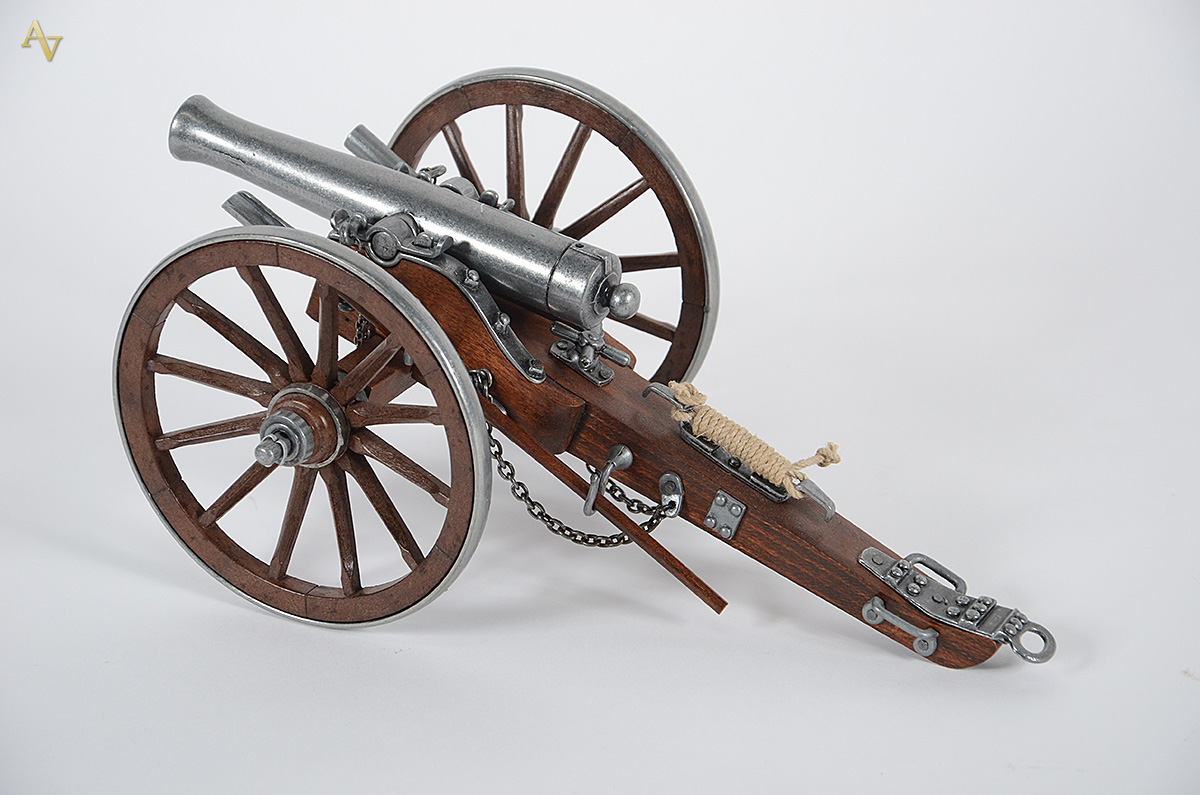 Canhão em miniatura de madeira com metal. Altura 16 cm e comprimento... - foto 2 de 2