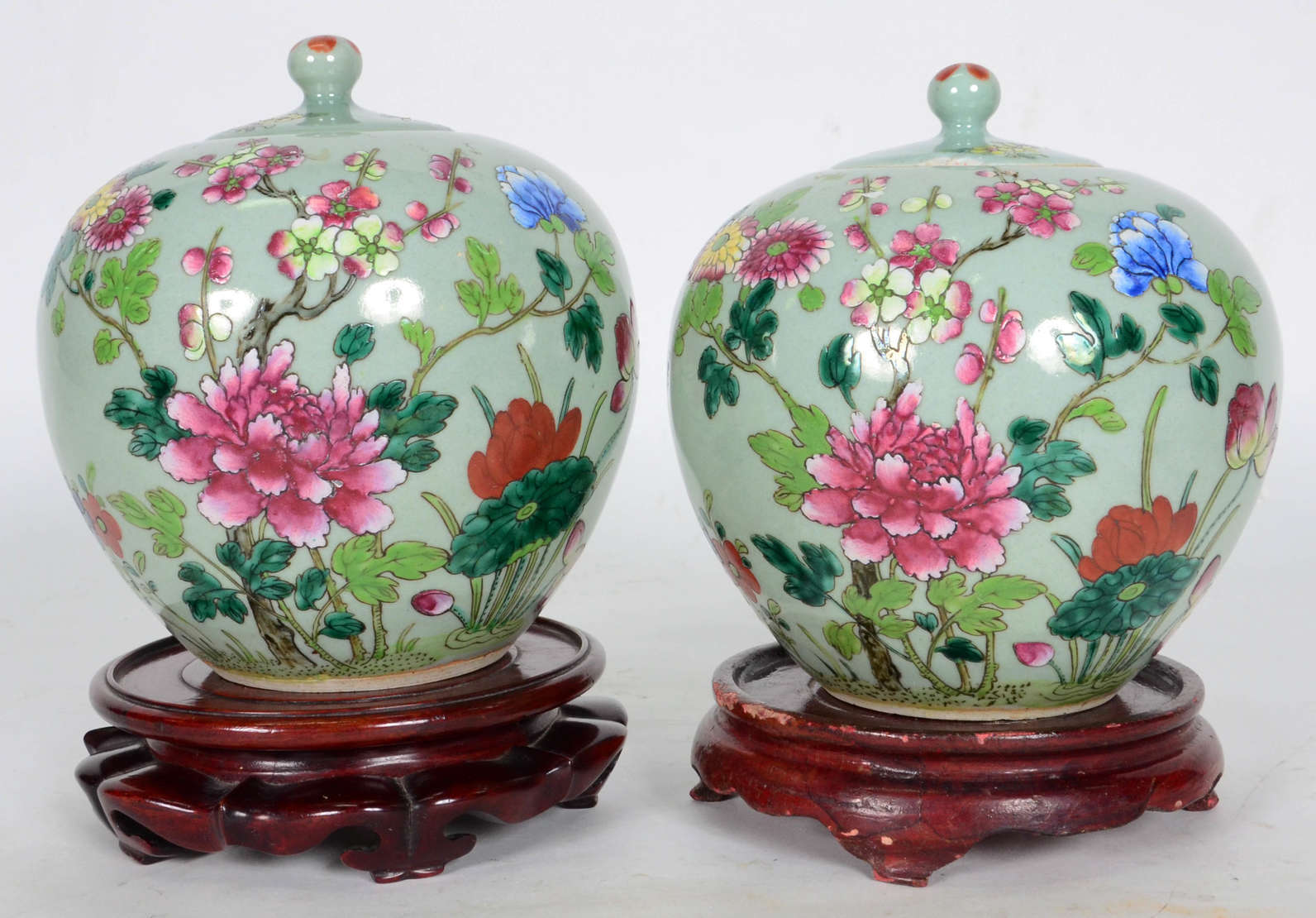 Par de potiches – Porcelana chinesa celadon – Decoração floral nas... - foto 1 de 6