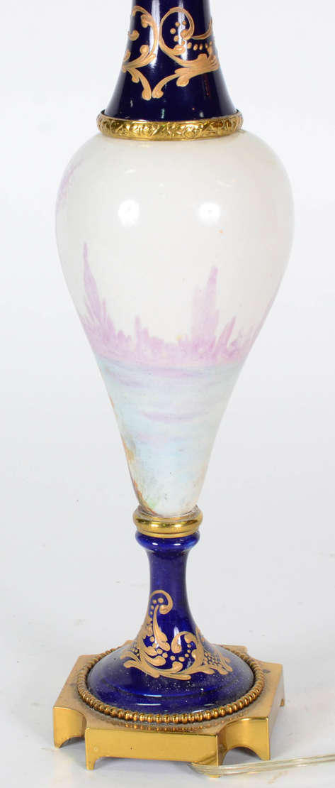 Abajur – Porcelana de Sèvres – Decoração em azul cobalto e ouro com... - foto 3 de 4