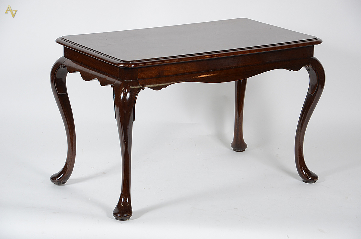 Mesa de centro de madeira nobre estilo chipendale. Medidas 0,80 x... - foto 1 de 3