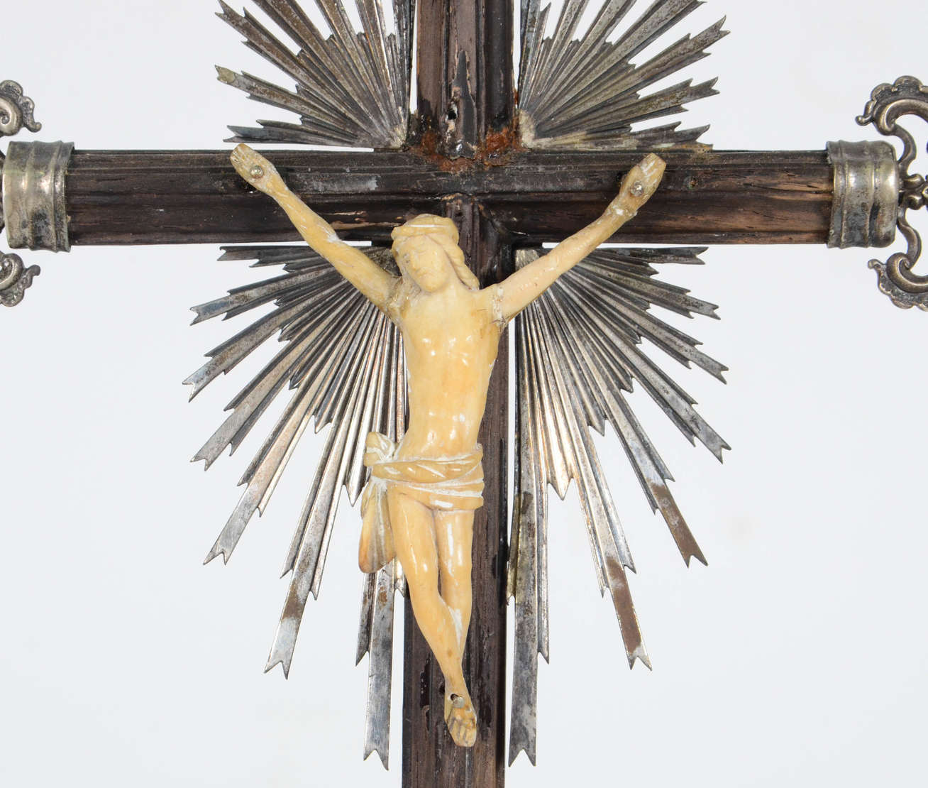 Arte Sacra – Crucifixo Indo português – Pequena imagem do Cristo em... - foto 3 de 3