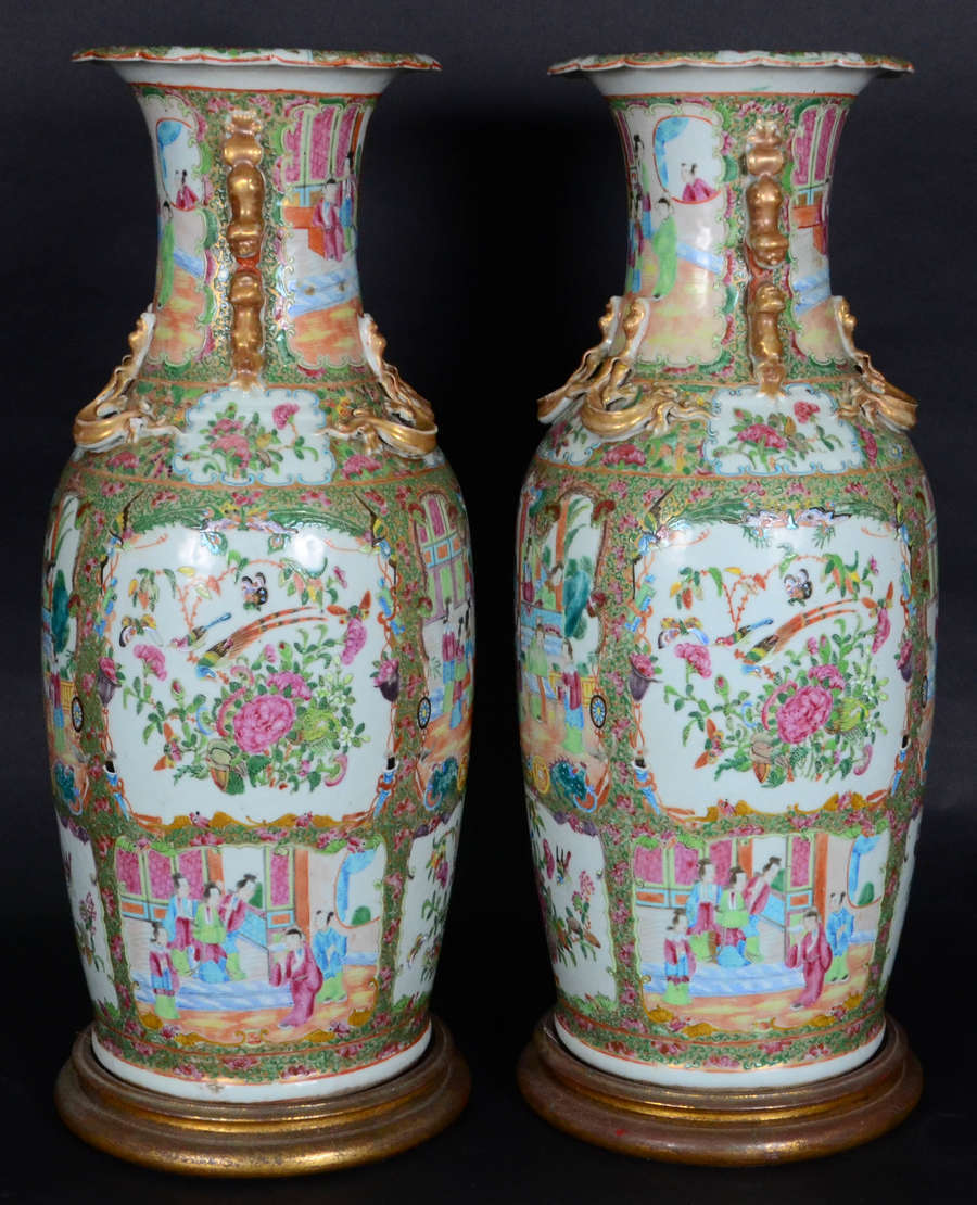 Par de Jarrões – Porcelana chinesa com decoração mandarim nos tons da... - foto 1 de 4
