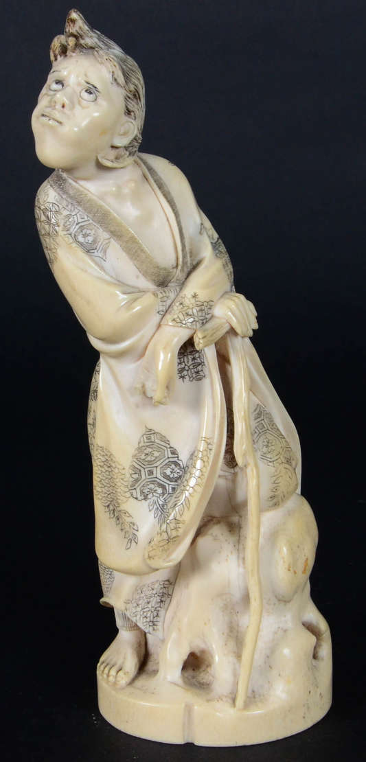 LI TINUAI - Escultura japonesa em marfim - representa um dois oito... - foto 1 de 4