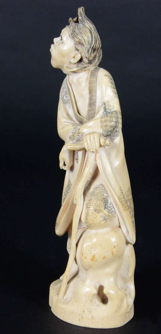 LI TINUAI - Escultura japonesa em marfim - representa um dois oito... - foto 3 de 4