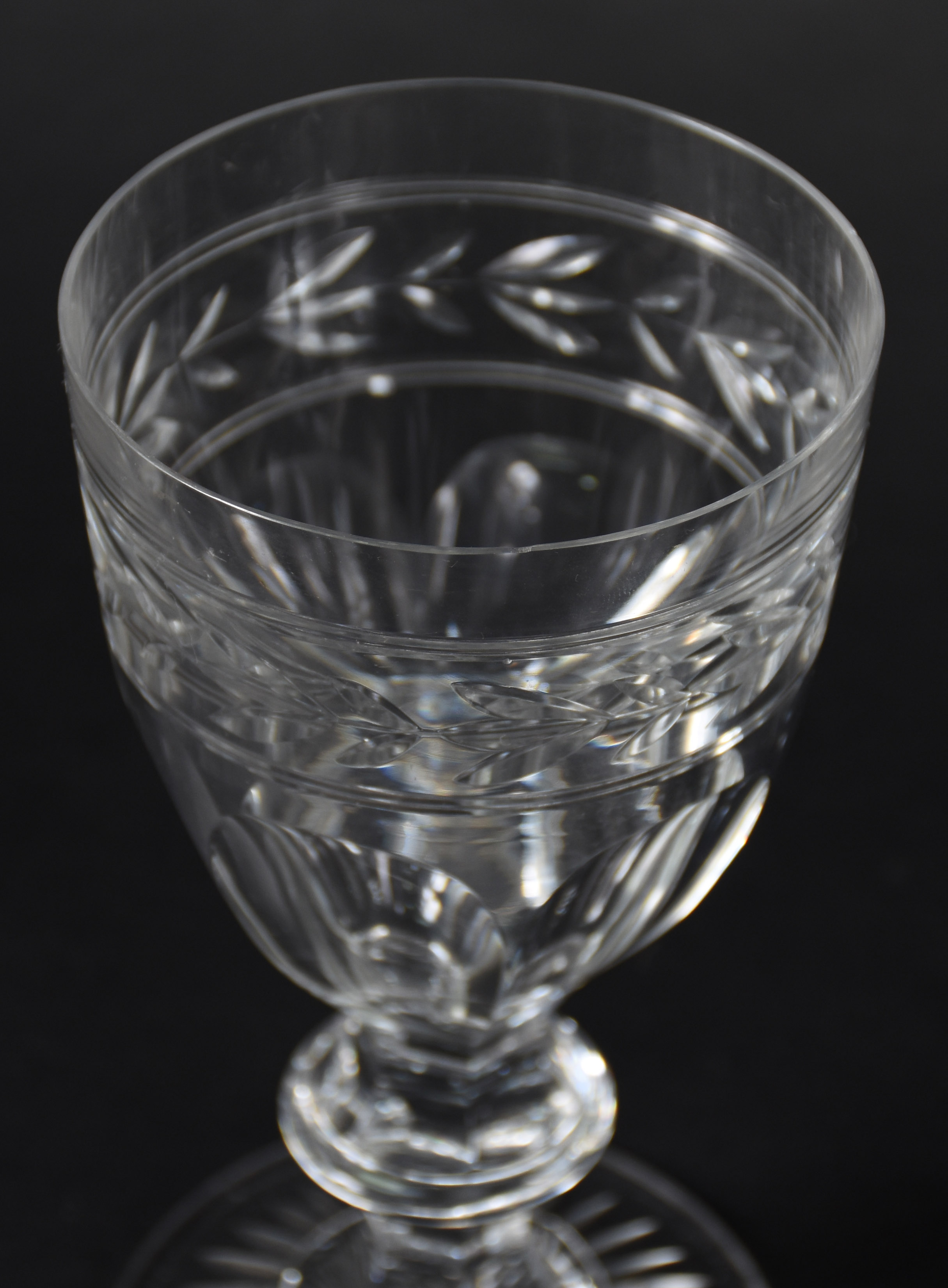 Serviço de cristal sendo 7 taças para água, 5 para vinho tinto e 8... - foto 3 de 4