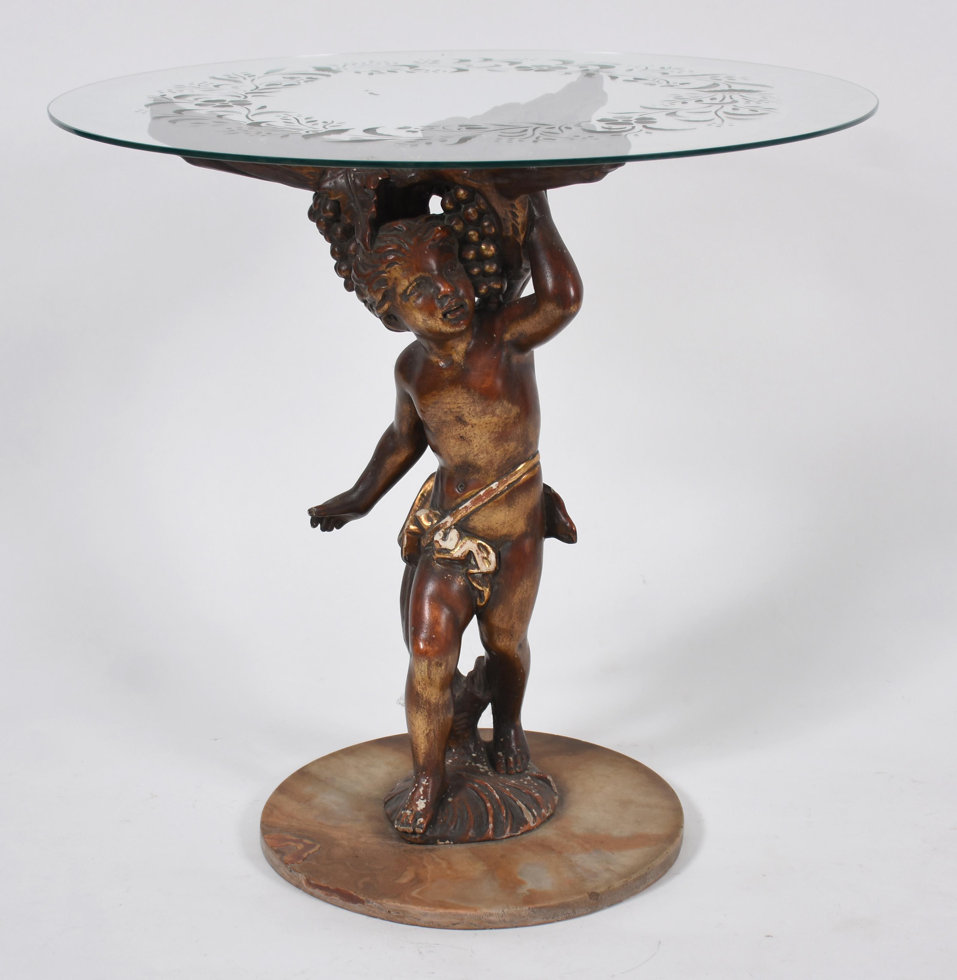 Mesa com base na forma de anjo em madeira entalhada e patinada de... - foto 1 de 6