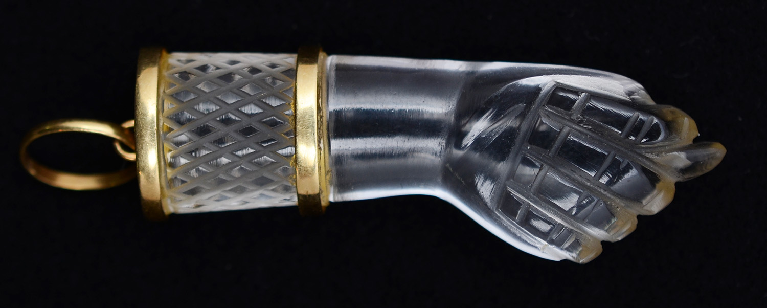 Pendente em forma de figa de ouro amarelo 18 k e cristal. Peso total... - foto 1 de 2